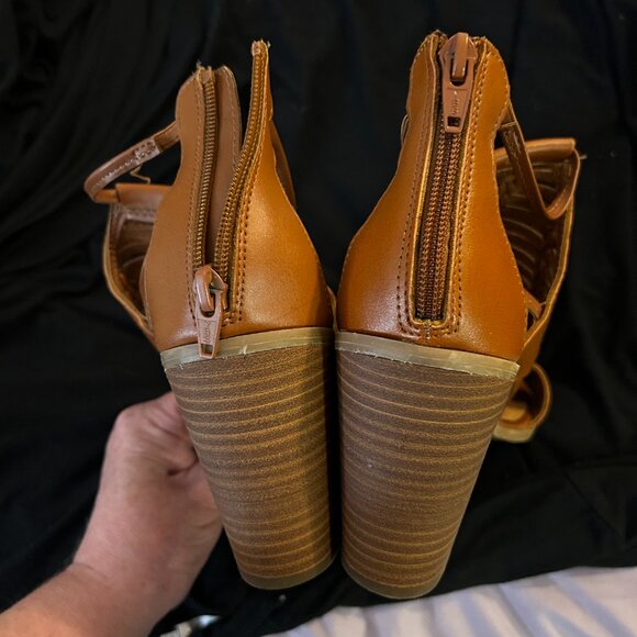 Brown Open Toe Sandal, 2.5 Inch Block Heal - Picture 3 of 4